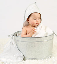 Load image into Gallery viewer, Deluxe Hooded Towel