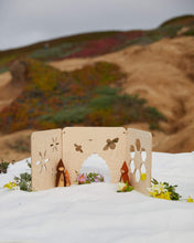 Load image into Gallery viewer, Bee Play House