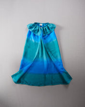 Load image into Gallery viewer, Silk Cape